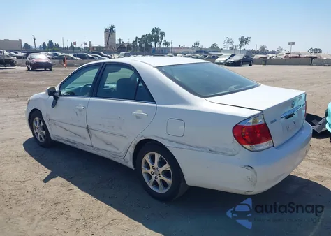 2005 Toyota Camry Xle z USA, uszkodzony, nr VIN 4T1BE30K75U029634